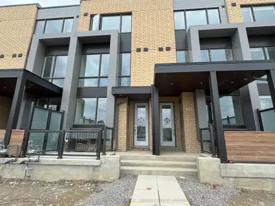 Att/Row/Townhouse in Toronto