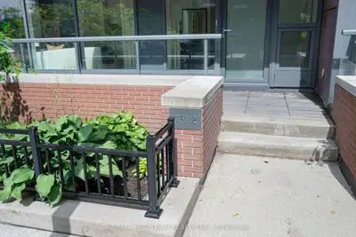 20 Bruyeres Mews Th12, Toronto, On M5v 0g8