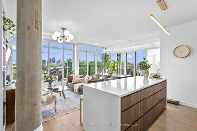 Condo Apartment in Toronto