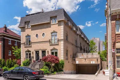 Att/Row/Townhouse in Toronto
