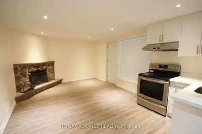 33 Carluke Crescent Lower, Toronto, On M2l 2h7