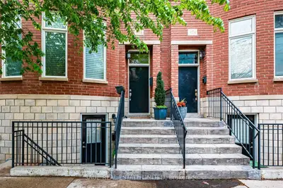 Att/Row/Townhouse in Toronto