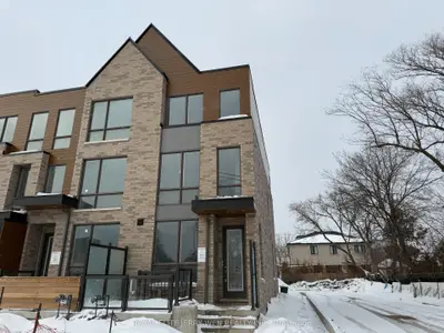 Att/Row/Townhouse in Toronto