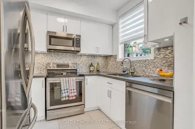 55 Halton Street 104, Toronto, On M6j 1r5