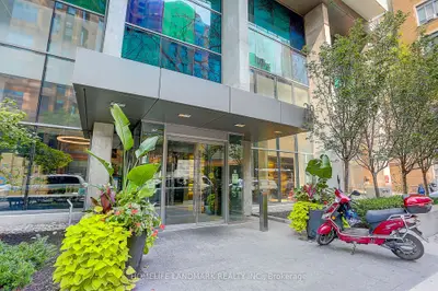 38 Grenville Street 3301, Toronto, On M4y 1a5