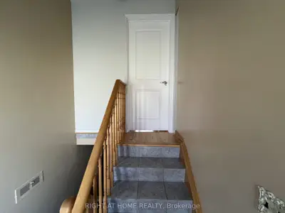 9 Dewlane Drive Main Floor, Toronto, On M2r 2p7