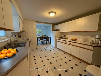 97 Trinity Street 1, Toronto, On M5a 3c7