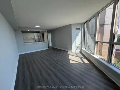 2 Neptune Drive 816, Toronto, On M6a 3e6