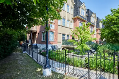 Condo Townhouse in Toronto