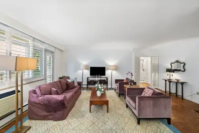 581 Avenue Road 204, Toronto, On M4v 2k4