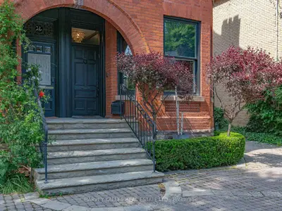 32 Bernard Avenue, Toronto, On M5r 1r2