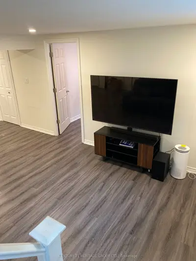 17 Gailong Court Bsmt, Toronto, On M3a 1x7