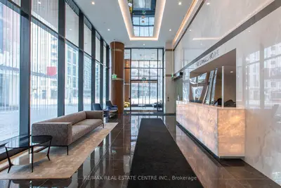 19 Bathurst Street 812, Toronto, On M5v 0n2