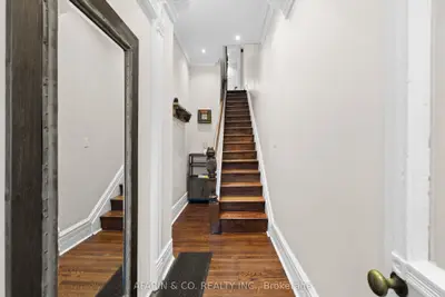 48 Nassau Street Second Floor & Loft, Toronto, On M5t 1m2