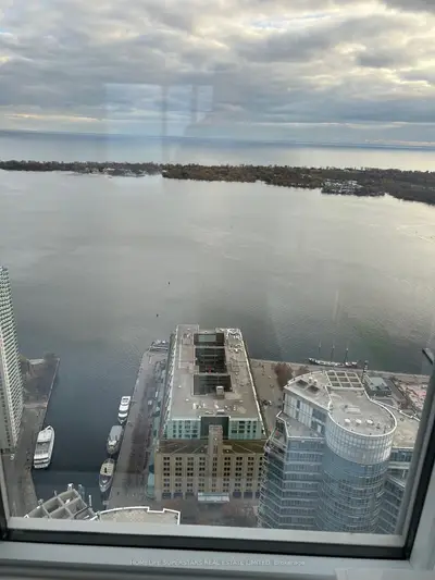 10 York Street 6108, Toronto, On M5j 0e1