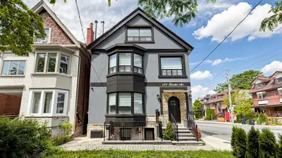 Fourplex in Toronto