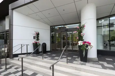 80 Vanauley Street 815, Toronto, On M5t 0c9