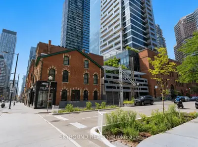 Condo Apartment in Toronto