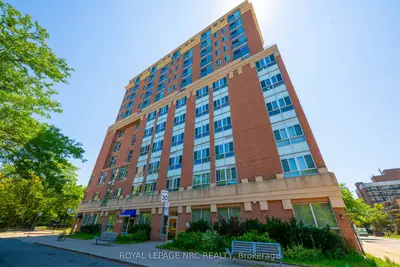 15 Maplewood Avenue Ph 6, Toronto, On M6c 4b4