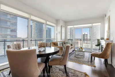 98 Lillian Street 1812, Toronto, On M4s 0a5