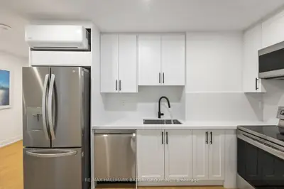 357 Eglinton Avenue W A, Toronto, On M5n 1a3