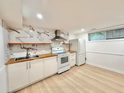 41 Fleetwell Court Bsmt, Toronto, On M2r 1l4