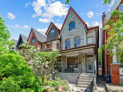 Att/Row/Townhouse in Toronto