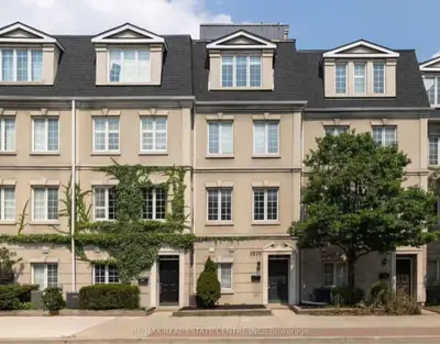 Att/Row/Townhouse in Toronto