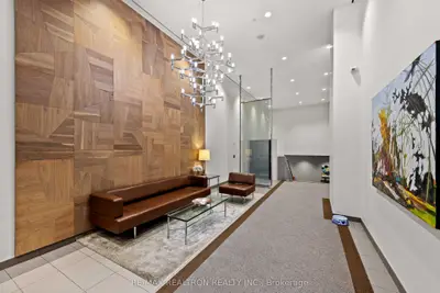 55a Avenue Road 412, Toronto, On M5r 3l2