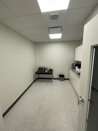 110 Eglinton Avenue W 301, Toronto, On M4r 1a3