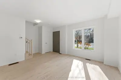 54 Touraine Avenue 3, Toronto, On M3h 1r2