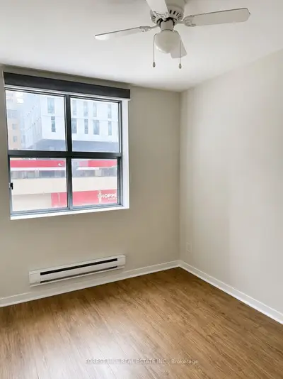 126 Dundas East Street E 204, Toronto, On M5b 1e2