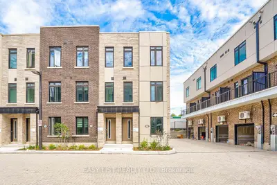 Att/Row/Townhouse in Toronto