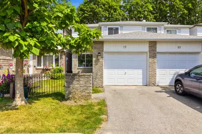 27 Coach Liteway, Toronto, On M2r 3j8