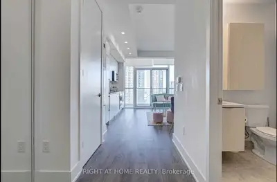38 Iannuzzi Street Uph02, Toronto, On M5v 0s2