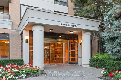 18 Sommerset Way 1111, Toronto, On M2n 6x5