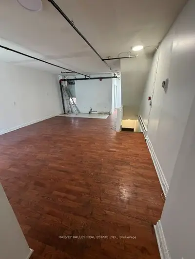 214 Queen Street W 3rd Floor, Toronto, On M5v 1z2