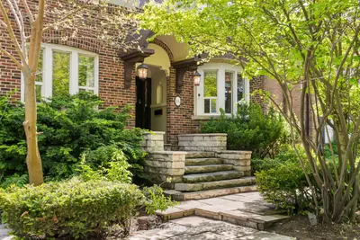 202 Dinnick Crescent, Toronto, On M4n 1m3