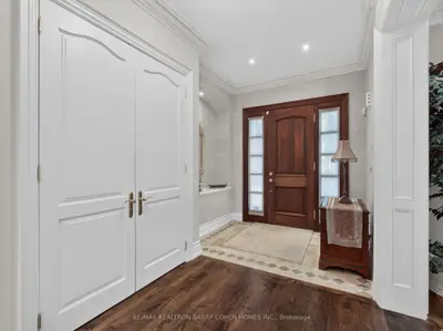 57 Yorkminster Road, Toronto, On M2p 1m4