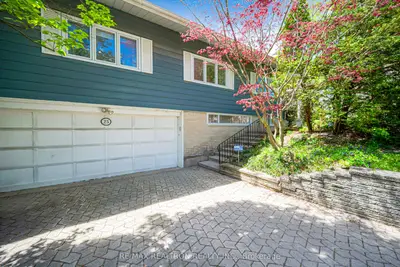 25 Vernham Court, Toronto, On M2l 2b3