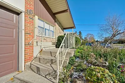 80 Alamosa Drive Upper, Toronto, On M2j 2n9