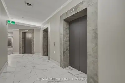 393 King Street W Street 704, Toronto, On M5v 3g8