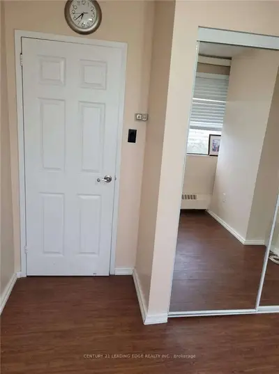 10 Sunny Glenway 1110, Toronto, On M3c 2z3