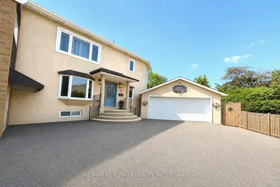 20 Redwing Place, Toronto, On M3c 2a8