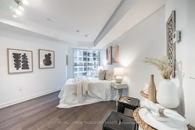 Condo Apartment in Toronto