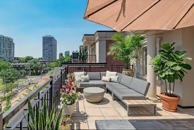 288 St Clair Avenue W Th1, Toronto, On M4v 1s3