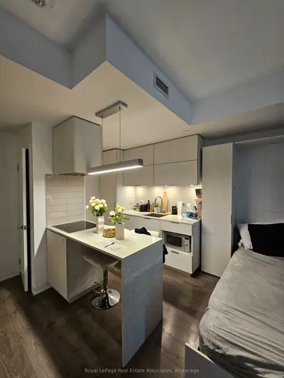 Condo Apartment in Toronto