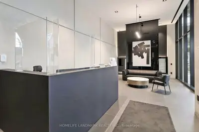 21 Lawren Harris Square 801, Toronto, On M5a 0t4
