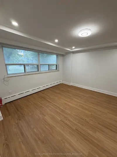 3877 Bathurst Street 1, Toronto, On M3h 3n4