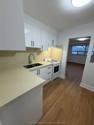 3877 Bathurst Street 1, Toronto, On M3h 3n4